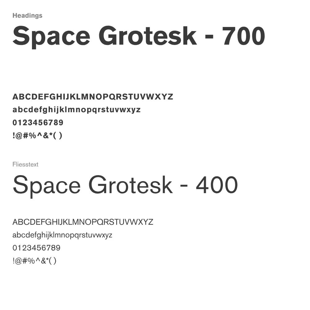 Typografie-Übersicht der Schrift „Space Grotesk“: Oben ist die Variante für Überschriften mit Gewicht 700 inklusive Beispielalphabet, Zahlen und Sonderzeichen dargestellt. Darunter folgt die Fliesstext-Variante mit Gewicht 400 sowie denselben Zeichenbeispielen.