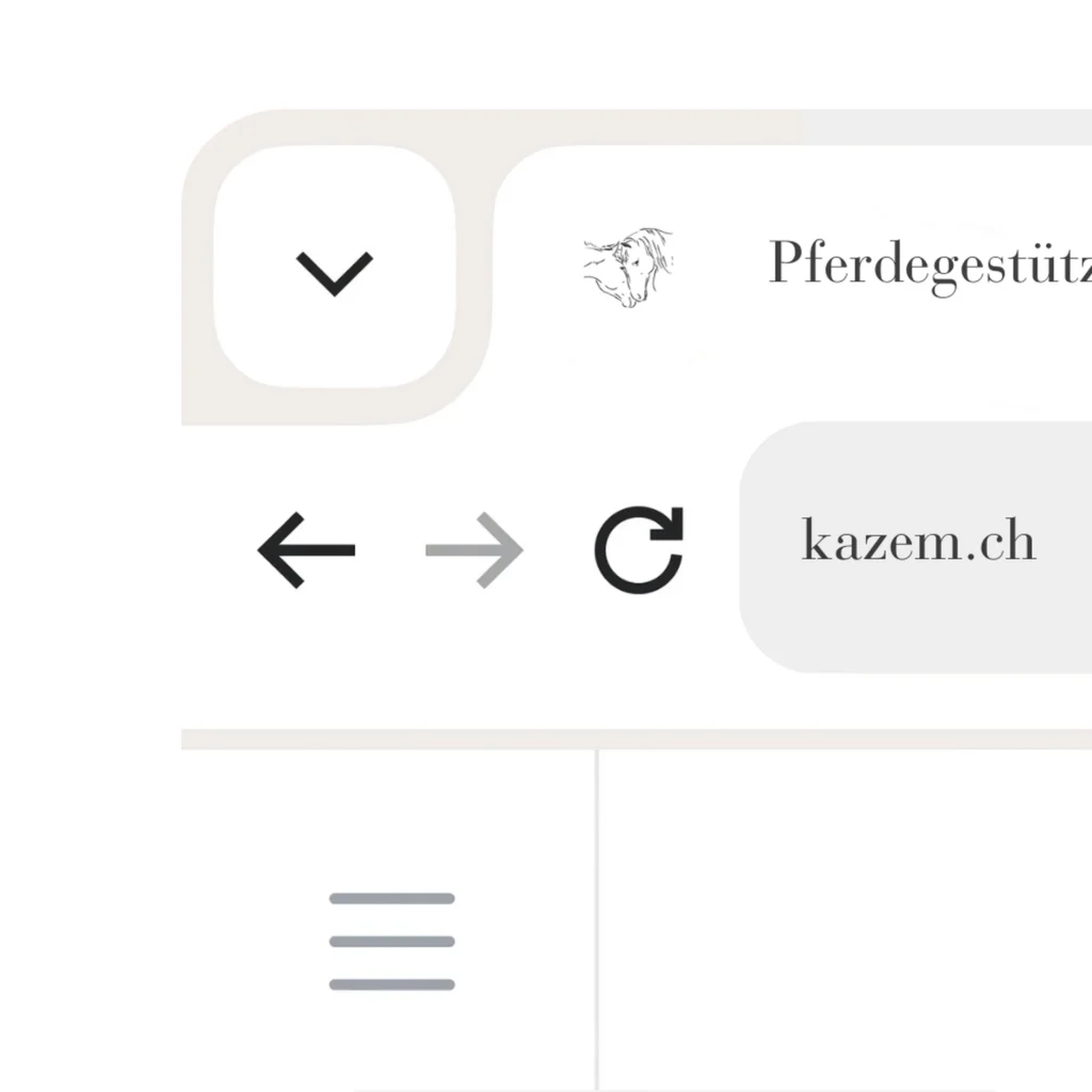 Favicon und Browser-UI von Kazem: minimalistisches Pferdekopf-Icon neben der Seitenbezeichnung „Pferdegestützte Therapie“, mit Navigationselementen und der Domain „kazem.ch“ in einer hellen, reduzierten Oberfläche.