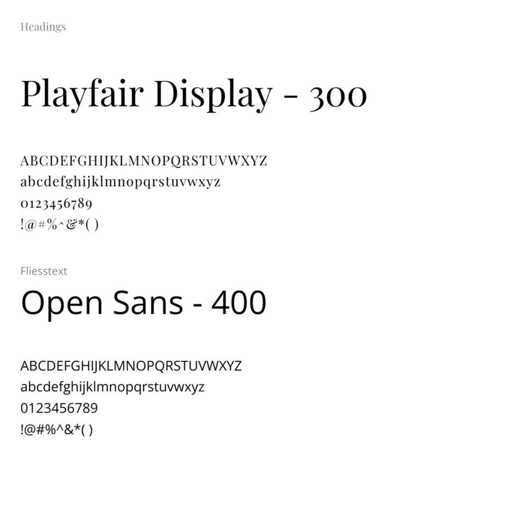 Typografische Übersicht für „Die Brücke zur Freiheit“ mit Playfair Display (Gewicht 300) für Überschriften und Open Sans (Gewicht 400) für Fließtext, inklusive Darstellung von Groß- und Kleinbuchstaben, Zahlen sowie Sonderzeichen zur Veranschaulichung der Schriftwirkung.