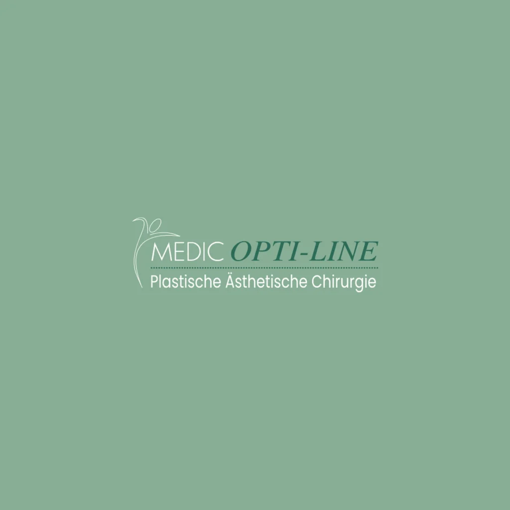 Logo von Medic Opti-Line auf salbeigrünem Hintergrund: stilisierte Linienfigur links, Schriftzug „MEDIC OPTI-LINE“ und Unterzeile „Plastische Ästhetische Chirurgie“ in Weiß und Dunkelgrün.
